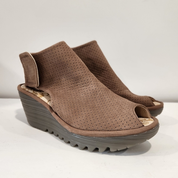 New FLY London YAHL Womens Perforated Cushioned Wedge Sandals EU 38 US 7.5 8 - Picture 1 of 8
